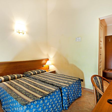 Hotel Augustea Rome Bagian luar foto