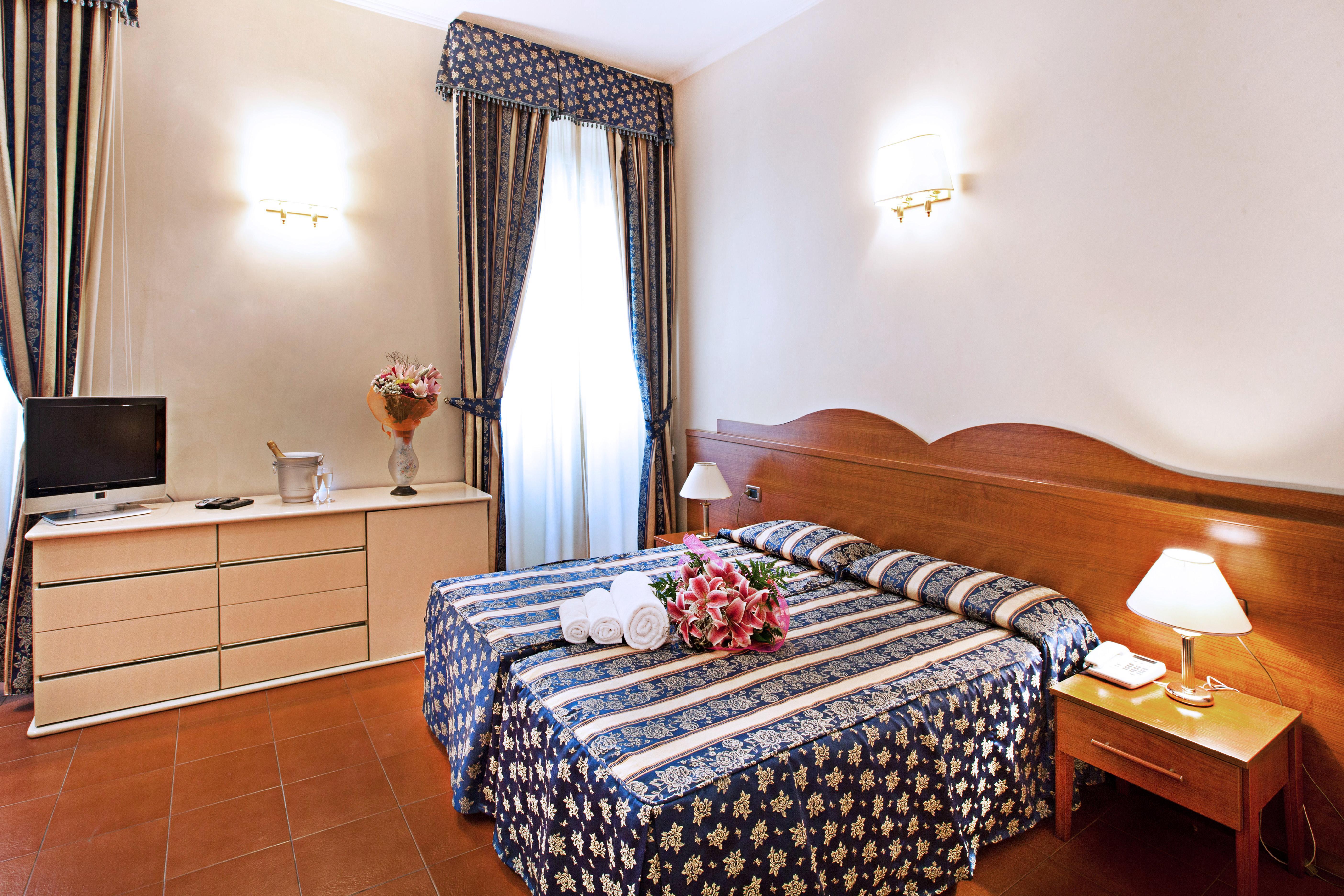 Hotel Augustea Rome Bagian luar foto