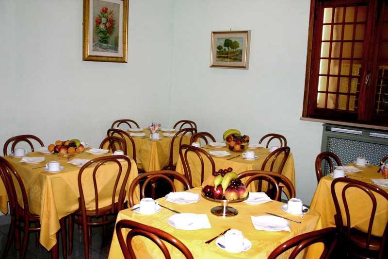 Hotel Augustea Rome Bagian luar foto