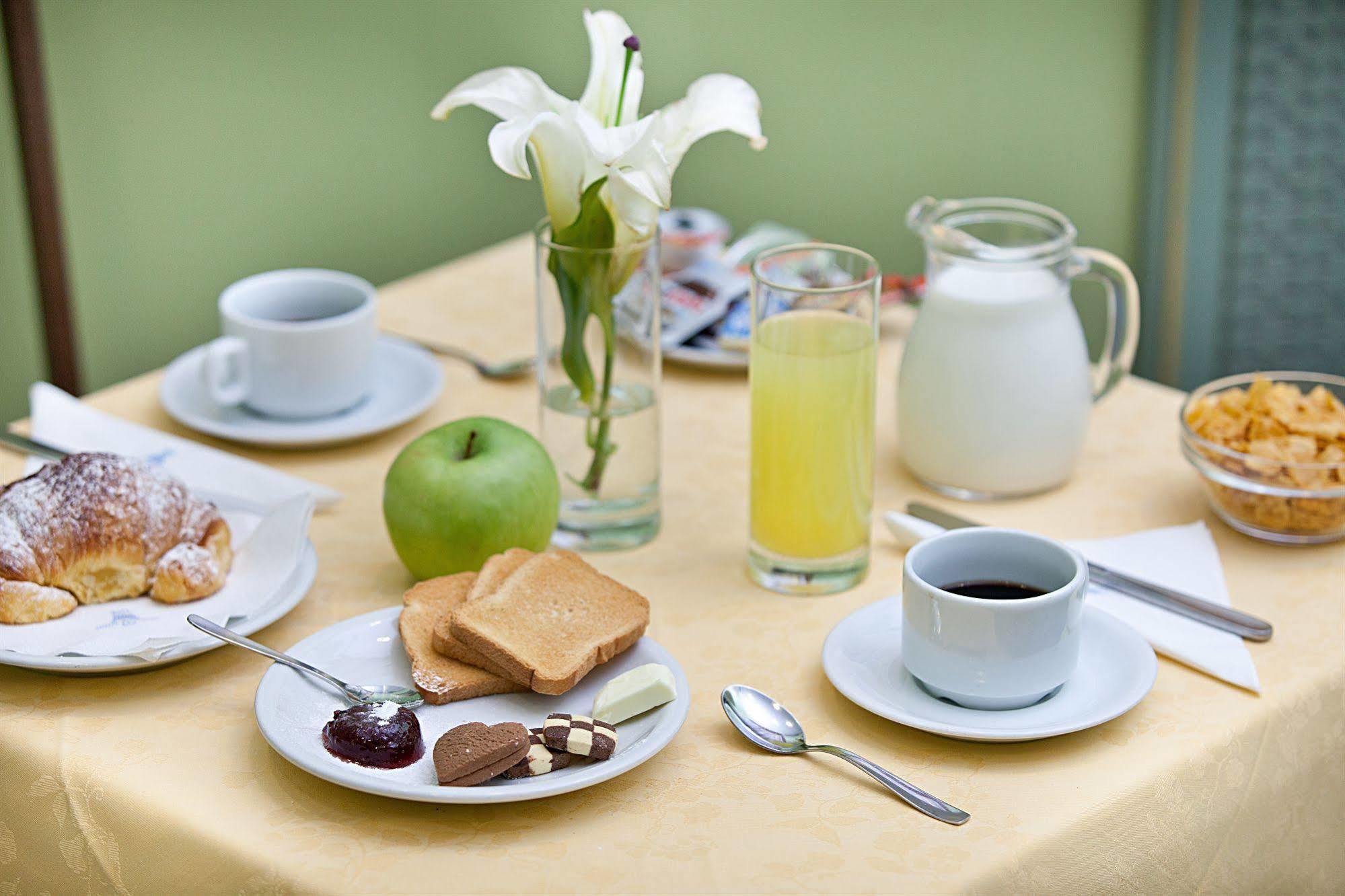Hotel Augustea Rome Bagian luar foto