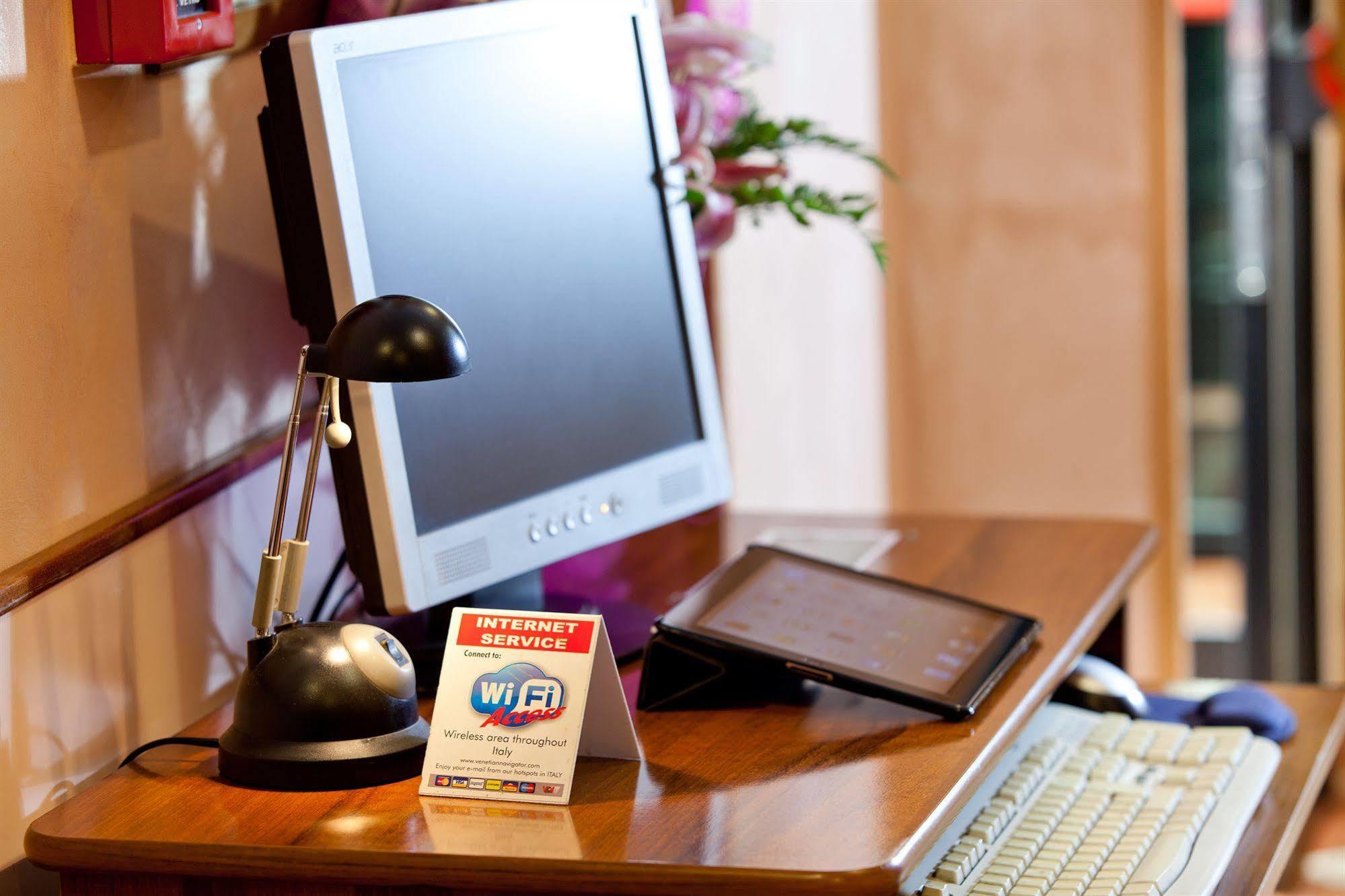Hotel Augustea Rome Bagian luar foto