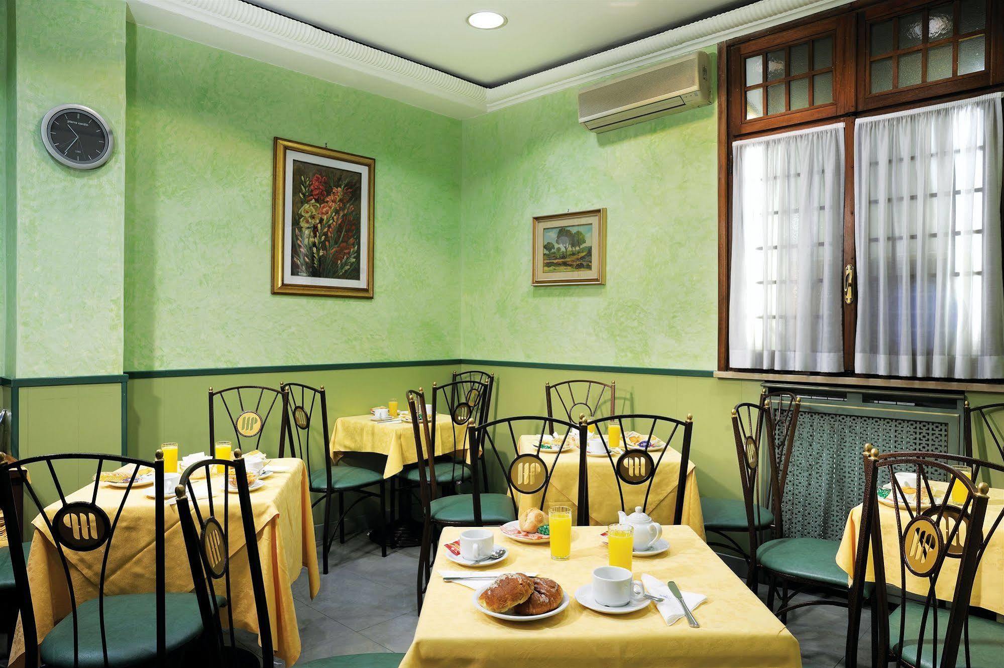 Hotel Augustea Rome Bagian luar foto