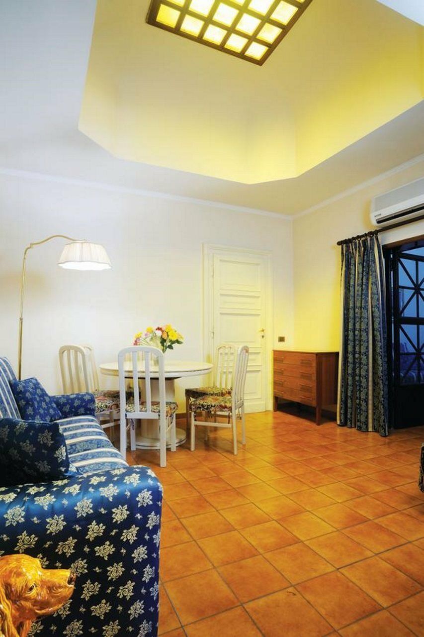 Hotel Augustea Rome Bagian luar foto